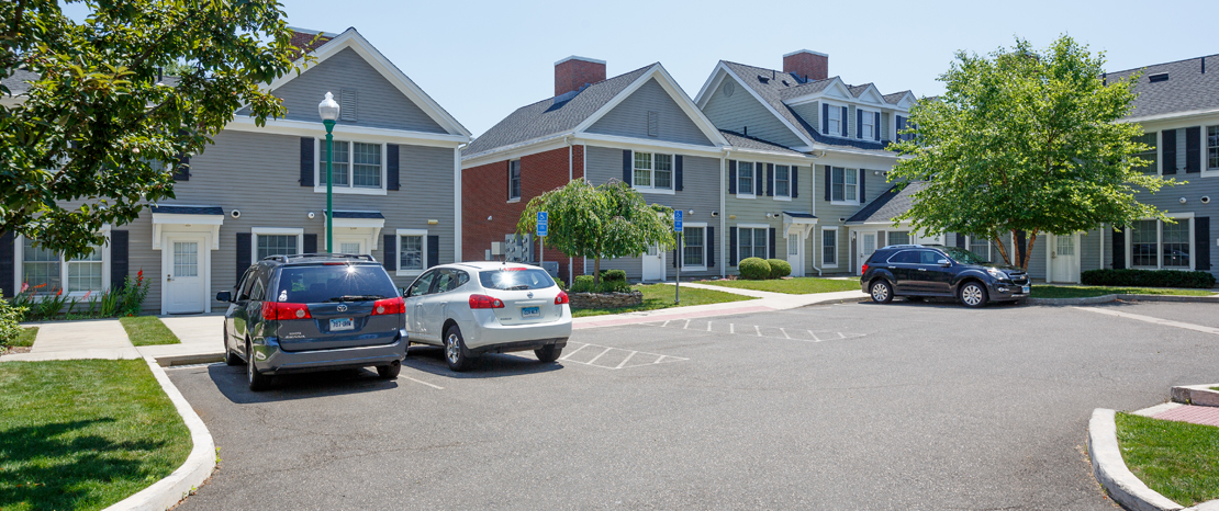 fairgate-apartments-stamford-ct-charter-oak-communities